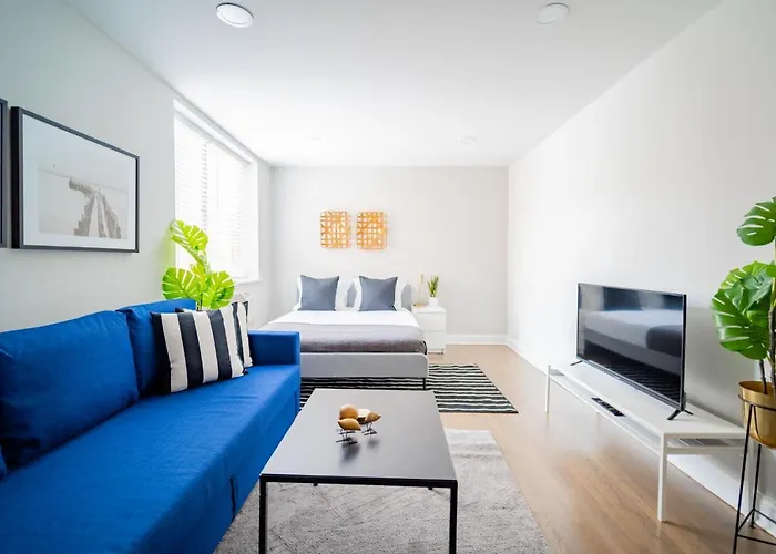 Modern Style Full Kitchen Boystown Apartment