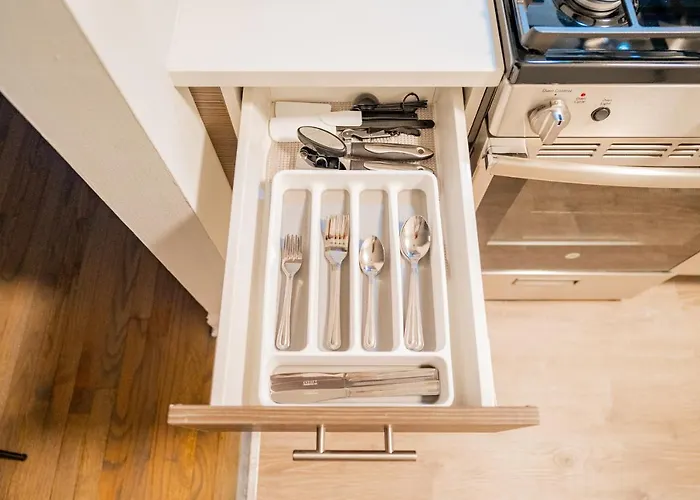 Modern Style Full Kitchen Boystown