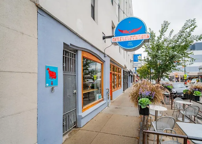 Apartment Modern Style Full Kitchen Boystown *