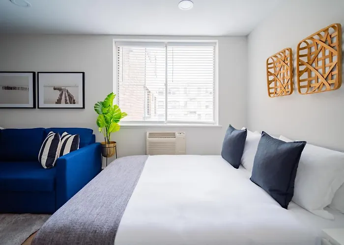 Apartment Modern Style Full Kitchen Boystown *