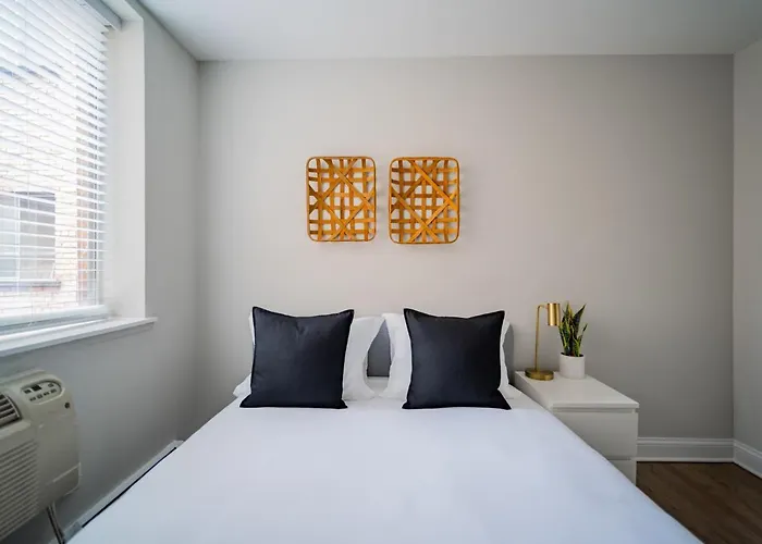 Apartment Modern Style Full Kitchen Boystown