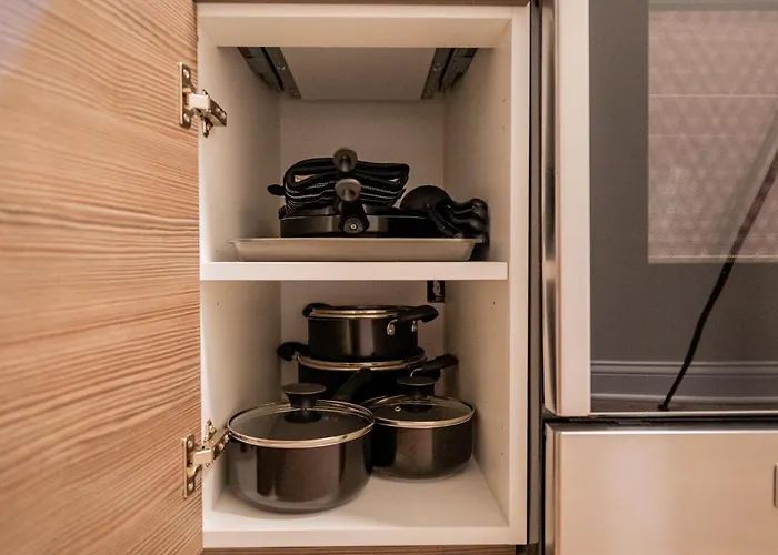 Modern Style Full Kitchen Boystown Chicago